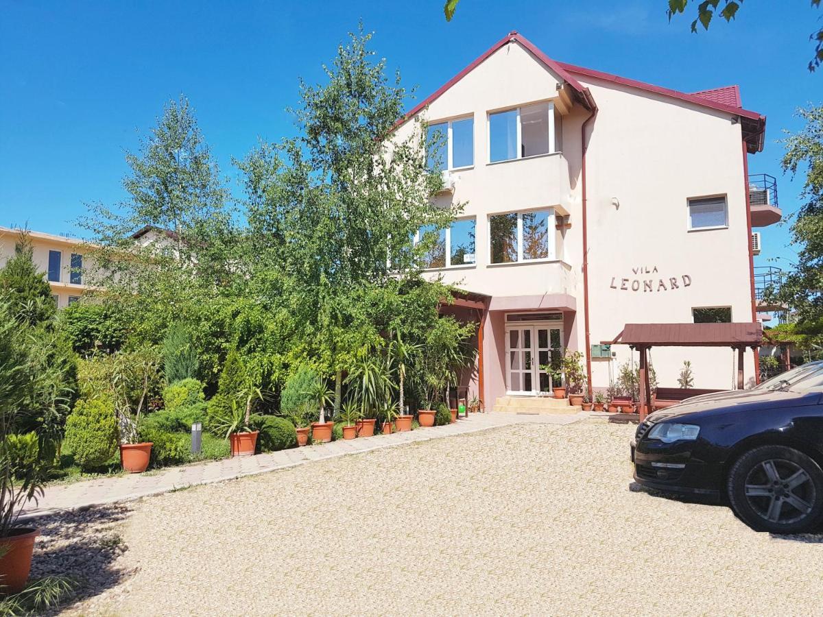 Отель Vila Leonard Костинешти Экстерьер фото